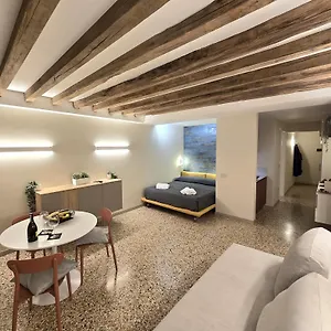 Cozy With Canal View Venecia